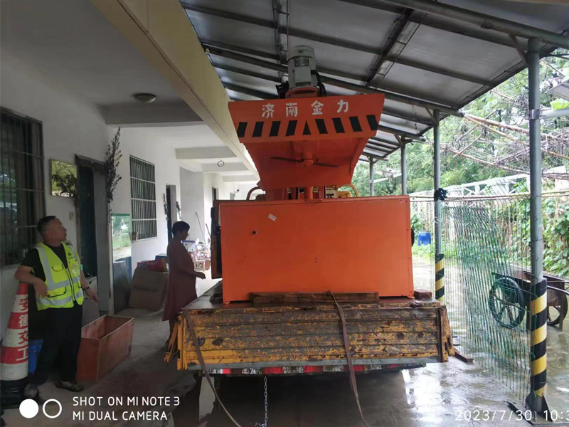 湖州高速公路綠籬修剪機(jī)平時如何保養(yǎng)？